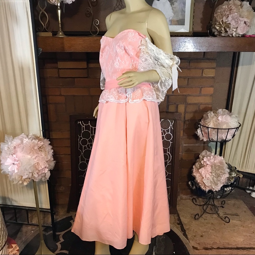 VINTAGE MID TO LATE 70'S PEACH OFF-THE-SHOULDER LACEY PARTY DRESS (M) - Picture 3 of 14